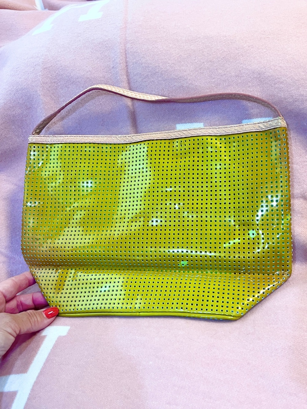 FENDI🌟Golden-yellow neon green Patent Perforated Shoulder Bag with Pink! - Picture 6 of 14